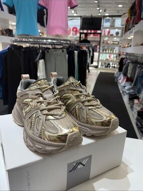 Metallic Gold Women's Chunky Sneaker - Unknown Brand